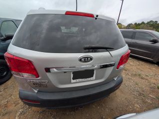 2011 Kia Sorento LX - Exterior Rear Center Image